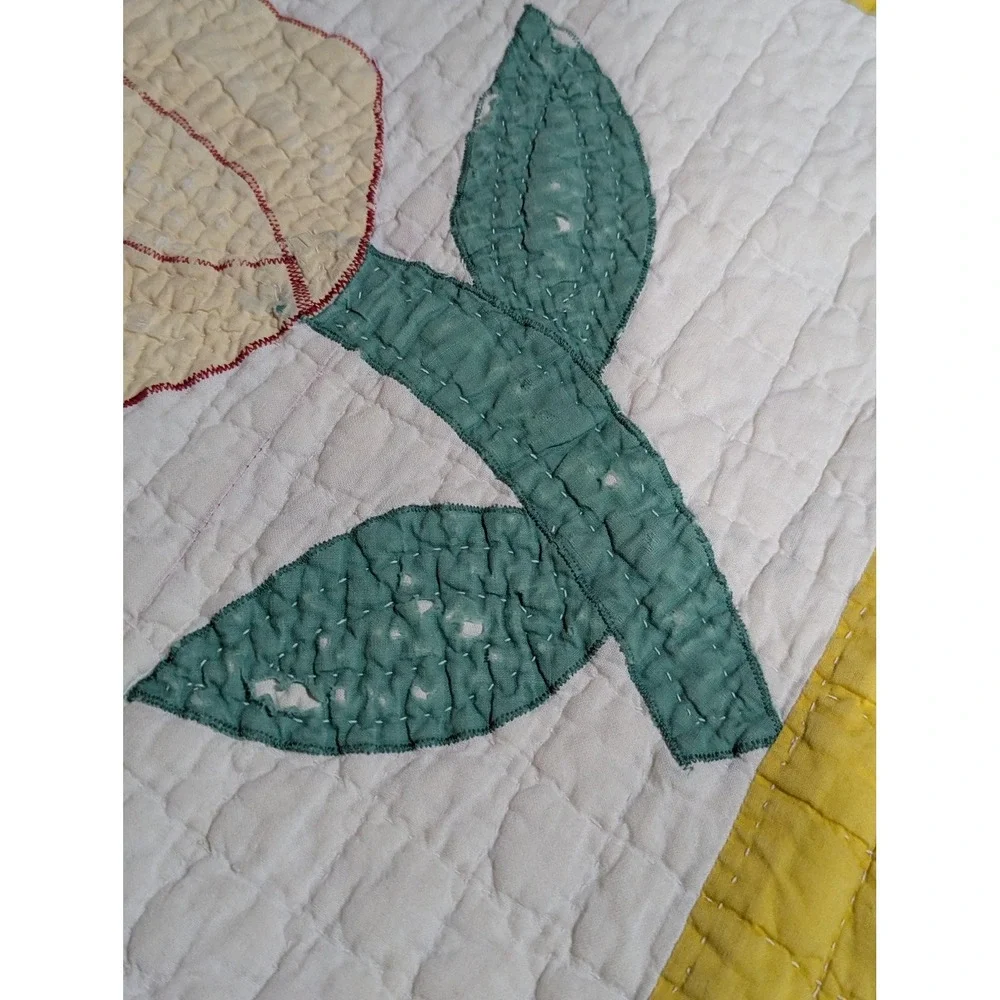Vintage Tulip Applique Quilt Hand Quilted Cottage Farmhouse Bed Cover 82x60